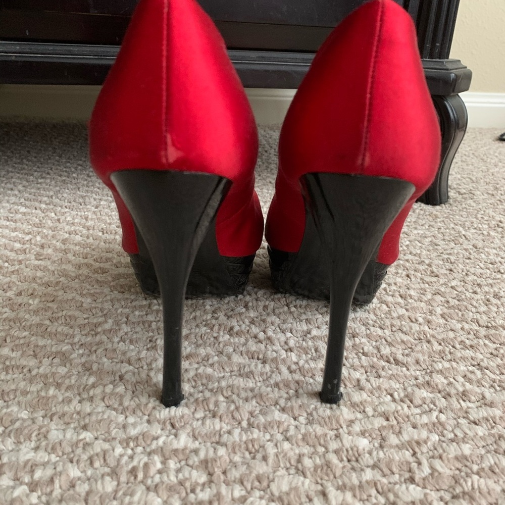 Red silk Bebe platforms - Picture 6 of 6